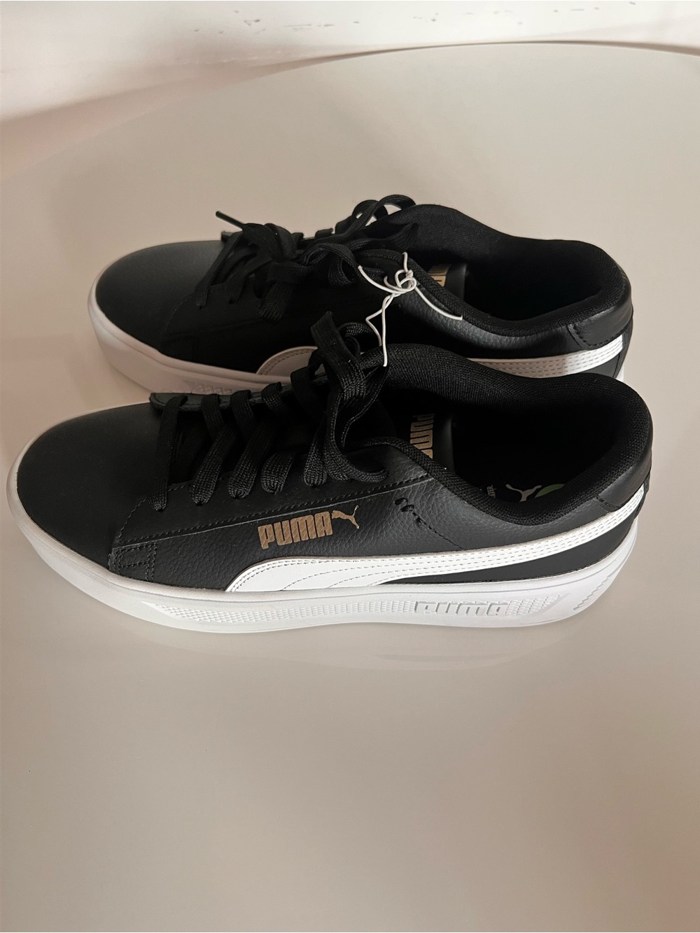 Puma Smash Black platform sneakers White Formstrip and Gold Logo woman’ssize 9.5